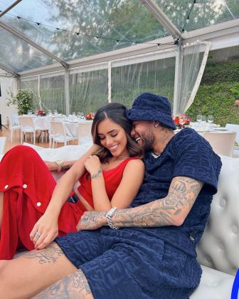 Grávida, Bruna Biancardi surge sem aliança e alimenta rumores de término com Neymar (Foto: Instagram)