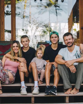 Os atores são pais de três filhos: os gêmeos João Lima Hilbert e Francisco Lima Hilbert, de 15 anos, e da pequena Maria Manoela Lima Hilbert, de três anos. (Foto: Instagram)