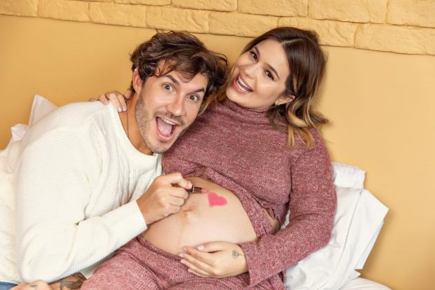 Viih Tube e Eliezer passaram a morar juntos e até se casaram em menos de um anos de relacionamento, depois de descobrirem que a youtuber estava grávida. (Foto: Instagram)