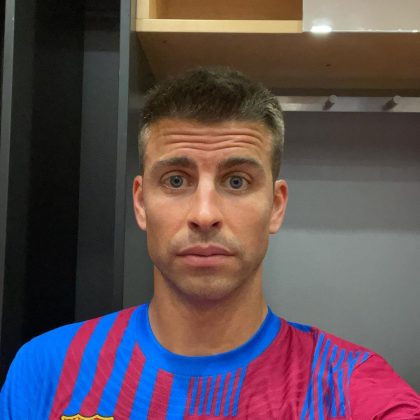 Ele é conhecido por sua carreira de sucesso no Barcelona e na seleção espanhola. (Foto: Instagram)