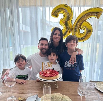 Bilionário, Messi celebra aniversário com festa simples ao lado da família. (Foto: Instagram)