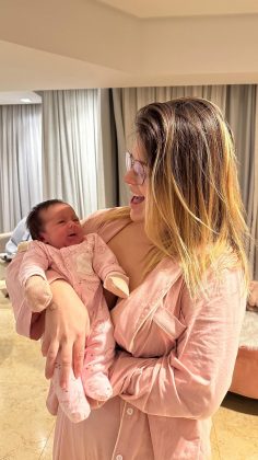 Viih Tube revelou que a decisão de contratar uma babá foi motivada pela ansiedade e pelas dificuldades enfrentadas ao tentar conciliar suas empresas, redes sociais e o cuidado com a filha. (Foto: Instagram)