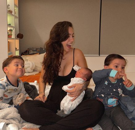 Gabi Brandt é mãe de três meninos. (Foto: Instagram)