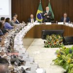 Nesta quinta-feira (15), o presidente Luiz Inácio Lula da Silva (PT), aumentou a voz ao cobrar os seus ministros, que "apoiem" o responsável pela articulação política, Alexandre Padilha (Foto: Agência Brasil)