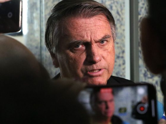 O ex-presidente Jair Bolsonaro (PL), foi recebido com gritos no aeroporto Santos Dumont, no Rio de Janeiro (Foto: Agência Brasil)
