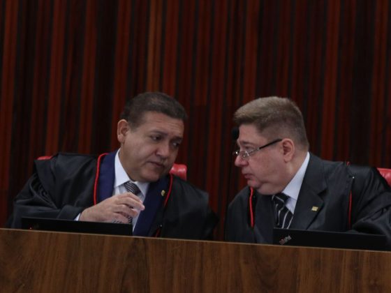 O ministro Benedito Gonçalves, relator da Ação de Investigação Judicial Eleitoral (Aije), que pode tornar Bolsonaro inelegível nas próximas eleições, em oito anos. O ministro votou a favor da condenação do ex-presidente (Foto: Agência Brasil)