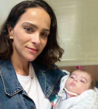 Letícia Cazarré relata susto com filha, Maria Guilhermina: "Poderia ter morrido". (Foto: Instagram)