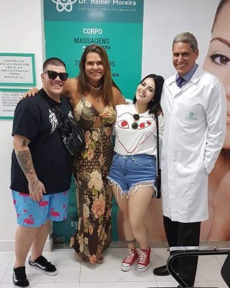 Foi a partir disso, que Thaís contou com o apoio do Doutor Rainer e sua esposa Michelle Maura, que a acompanharam durante seu processo de emagrecimento. A clínica também atende os famosos como: Pocah, Ludmilla e Xamã (Foto: Instagram)