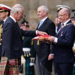 O rei participará de um culto especial em ação de graças na Catedral de St Giles. Charles III será apresentado as honras da Escócia, as joias como: a coroa, espada e cetro da nação (Foto: Instagram)