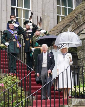 Cerca de quase dois meses após se tornar rei do Reino Unido e dos países da Commowealth, em uma cerimônia majestosa, Charles III, se prepara para mais uma coroação (Foto: Instagram)