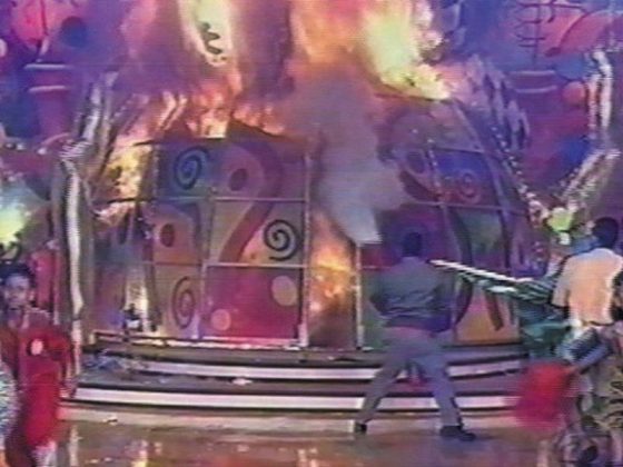 Maria da Graça Meneghel relembrou o incêndio que atingiu o cenário do seu programa nos estúdios da Globo, durante seu documentário. (Foto: Globoplay)