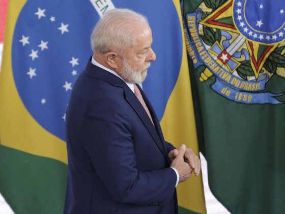 Além disto, entraria em vigor a proibição do funcionamento de clubes de tiros de 24 horas, após a assinatura feita por Lula. (Foto: Agência Brasil)