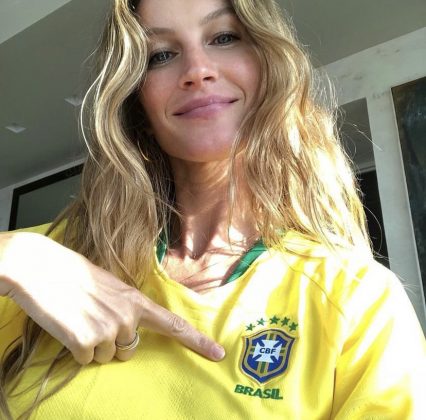 Gisele Bündchen é uma renomada supermodelo brasileira, conhecida por sua influência duradoura na indústria da moda. (Foto: instagram)