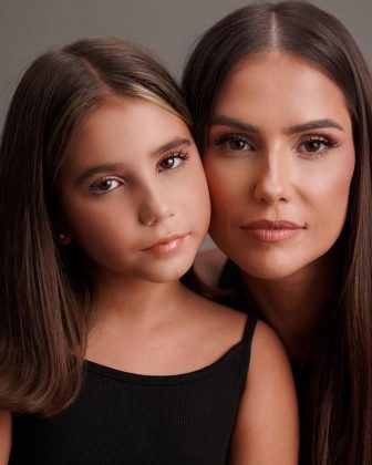 Deborah Secco revela se comenta sobre a vida íntima com a filha de 7 anos. (Foto: Instagram)