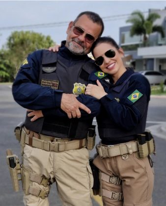O caso dos dois é o único registro que se tem de pai e filha que dividem a profissão de policial rodoviário federal em todo o Brasil.  (Foto: Instagram)