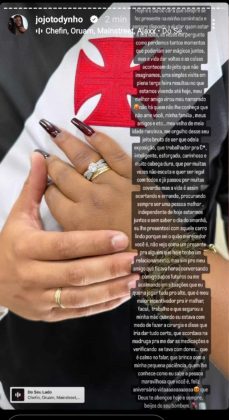 Junto de uma declaração de amor, a cantora publicou uma foto onde surgiu com o que parece ser um anel de noivado. (Foto Instagram)