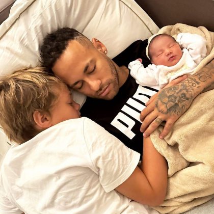 A filha de Neymar e Bruna Biancardi, a pequena Mavie, nasceu na última sexta-feira (06), e os papais estão muito animados com a chegada. O atleta inovou na personalização do corte de cabelo, e fez homenagem a sua filha (Foto: Instagram)