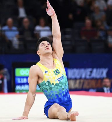 A boa apresentação do brasileiro mostrou uma boa recuperação após erros graves nas barras paralelas, durante a prova do individual geral. (Foto: Instagram)