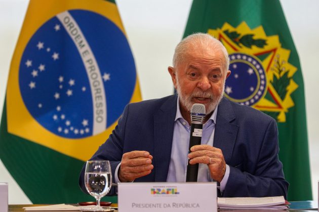 Nesta sexta-feira (03), Lula compartilhou vários momentos em que aparece se exercitando, após passar por uma cirurgia no quadril, no final de setembro, o presidente quer jogar até bola (Foto: Agência Brasil)