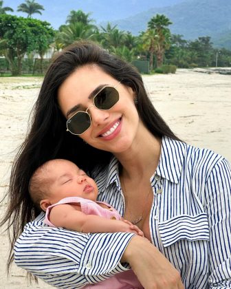 Bruna Biancardi leva pela primeira vez Mavie na praia (Foto: Instagram)
