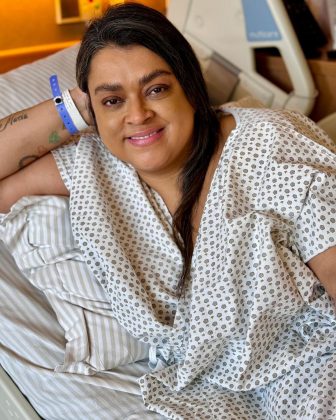 Na manhã desta quinta-feira (30), Preta Gil compartilhou sua última foto com a bolsa de ileostomia. Em tratamento contra o câncer de intestino, a cantora irá passar por uma cirurgia de reversão para retirar a bolsa no mesmo dia (Foto: Instagram)
