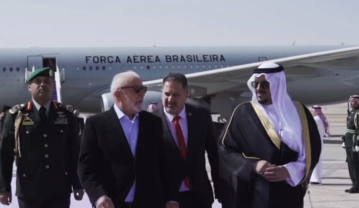 Lula chegando na Arábia Saudita. (Foto: Instagram)