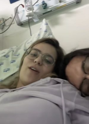 Viih Tube no hospital com Eliezer. (Foto: Instagram)