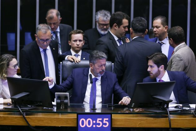 Após colocar um aliado no comando da Caixa Econômica Federal, o presidente da Câmara, Arthur Lira (PP-AL), pretende dar novos cargos para partidos nanicos, dentro de outras áreas do banco público (Foto: Agência Brasil)