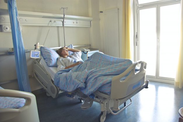 A Organização Mundial da Saúde (OMS) expressou preocupação com o destino de centenas de pacientes no hospital, incluindo bebês. (Foto Pexels)
