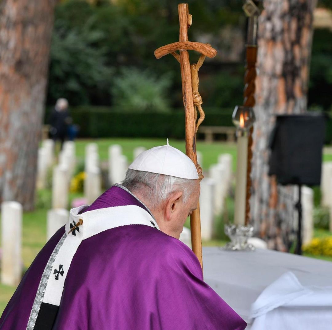 Papa Francisco diz que não quer ser enterrado no Vaticano, Mundo