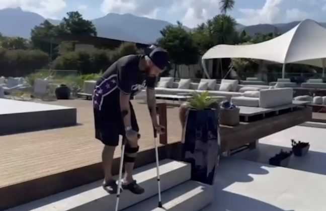 Neymar se recupera de cirurgia no joelho. (Foto: Instagram)