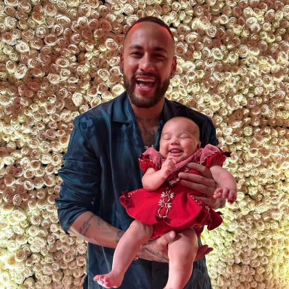 Neymar celebra Natal com a filha, Mavie, e chama atenção pela semelhança. (Foto: Instagram)