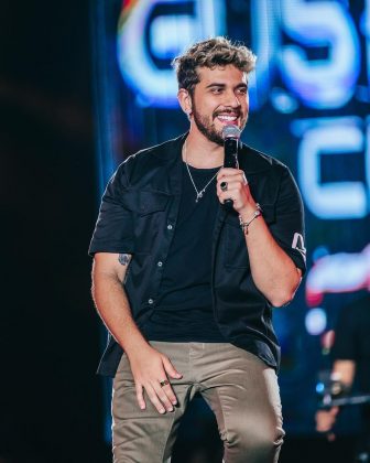 Os comentários incluíram reações variadas, desde confusão sobre a legenda até entusiasmo pela possibilidade de uma colaboração musical. (Foto Instagram)
