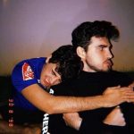 "Feliz aniversário. Sei que você vai morrer de vergonha dessa foto (e eu também), porque no fim, a gente nunca precisou disso. Sempre nos bastamos dentro do que é nosso." (Foto Instagram)