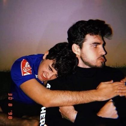 “Pra quem não entendia as músicas de sofrimento do Jão. Esse moço (Pedro) foi o responsável por boa parte dos 4 álbuns do Jão!”, explicou um fã. (Foto Redes Sociais)