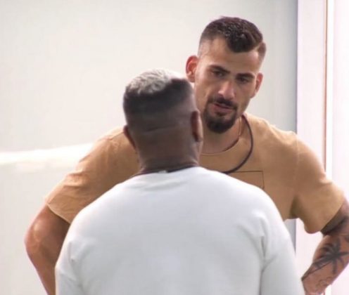 Rodriguinho zombou de Nizam e teve resposta. (Foto: Reprodução BBB)