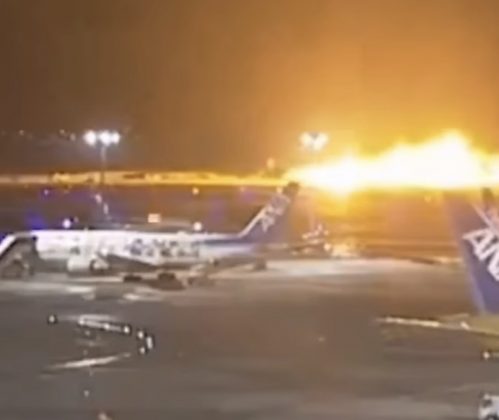 Foi ao pousar na pista do aeroporto de Haneda, em Tóquio, no Japão, nesta terça-feira. (Foto: reprodução vídeo Instagram)