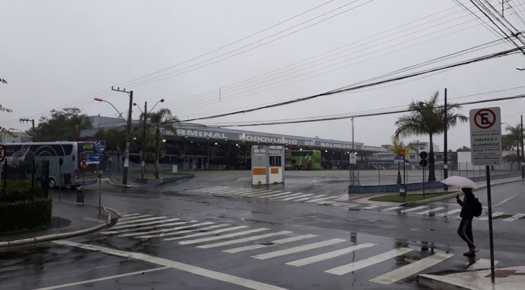 Ela chegou de Minas Gerais, de ônibus, para encontrar ele e os amigos na rodoviária para, juntos, irem até Florianópolis. (Foto: reprodução Google Maps)