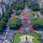 Trabalhadores protestavam contra mudanças de Milei. (Foto: reprodução vídeo Instagram)