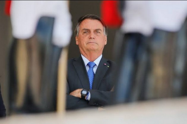 Em visitas ao país em 2019 e 2021, o ex-presidente Jair Bolsonaro foi presenteado por integrantes da família real dos Emirados Árabes (Foto: Instagram)