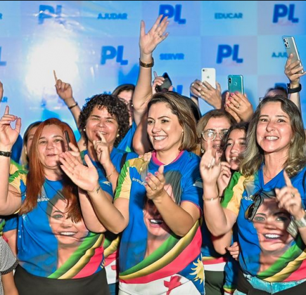 Com a frase “Patriota Clezão” e a data de nascimento e falecimento (Foto: Instagram)