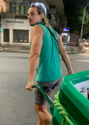 Ex-galã de Malhação que virou ambulante vende nudes em site (Foto: Instagram)