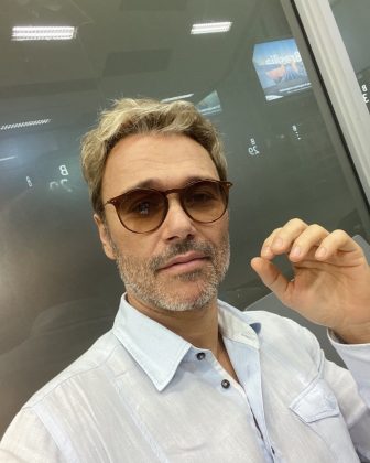 O galã das novelas da Record era contratado por obra, mas a Justiça pediu o reconhecimento do vínculo empregatício entre as partes no período em que ele emendou trabalhos. (Foto Instagram)