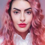 Karen Bachini começa a tatuar, e é acusada de plágio e preços abusivos. (Foto Instagram)