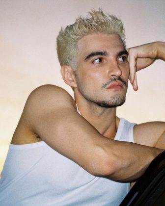 “Acho que o Jão beijou o Pedro não porque queria assumir, não porque ele tinha a intenção de mostrar ou qualquer coisa. Ele fez isso porque ele tava tão feliz com tudo o que aconteceu, que ele viu o amor da vida dele ali na frente dele e não conseguiu se segurar”, analisou um usuário. (Foto Instagram)