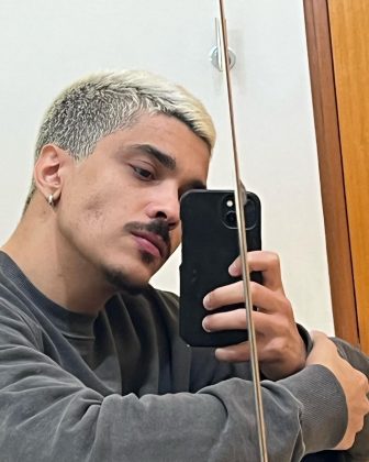 Em uma sequência de fotos, ele compartilhou momentos com amigos e familiares. (Foto Instagram)