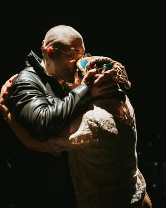A conclusão da última sessão de quimioterapia de sua mãe, Sueli Azevedo. (Foto Instagram)