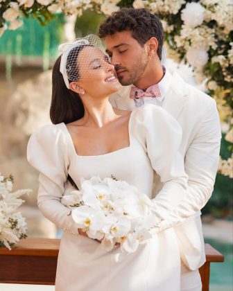 Larissa Manoela comemora um mês de casada: "Bodas de Beijinho". (Foto Instagram)