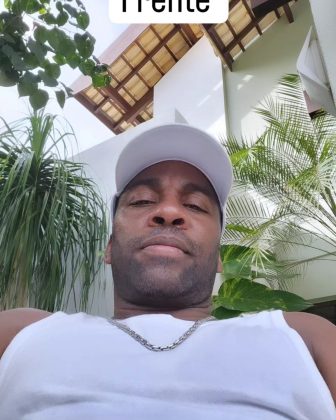 "Tô seguindo a caminhada que a gente tá sempre em construção, se reconstruindo e melhorando cada dia mais, tá bom? Beijo enorme". Corrigiu em seguida. (Foto Instagram)
