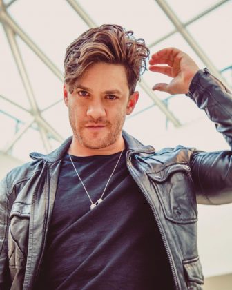 O ator, que assumiu sua sexualidade no ano passado. (Foto Instagram)